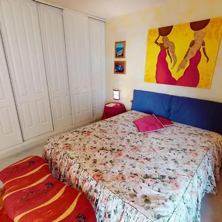 7vp - Beau Et Grand 2p Plein Centre Face Avec Parking * Mentone